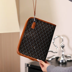 Pochette-bracelet de luxe à motifs — Sac à main de créateur zippé avec dragonne amovible