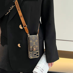 Coque iPhone Classique en Cuir Monogramme avec Porte-cartes et Bandoulière pour iPhone Série 17-RCLV183