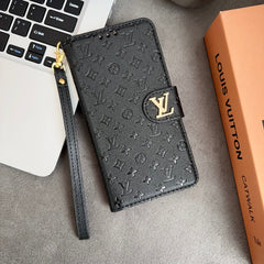 Étui iPhone portefeuille en cuir monogrammé avec porte-cartes et dragonne Noir-RCLV173