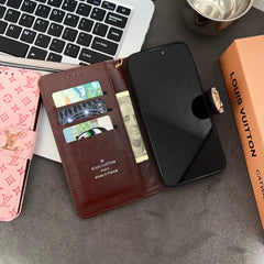 Étui iPhone portefeuille en cuir monogrammé avec porte-cartes et dragonne Noir-RCLV173