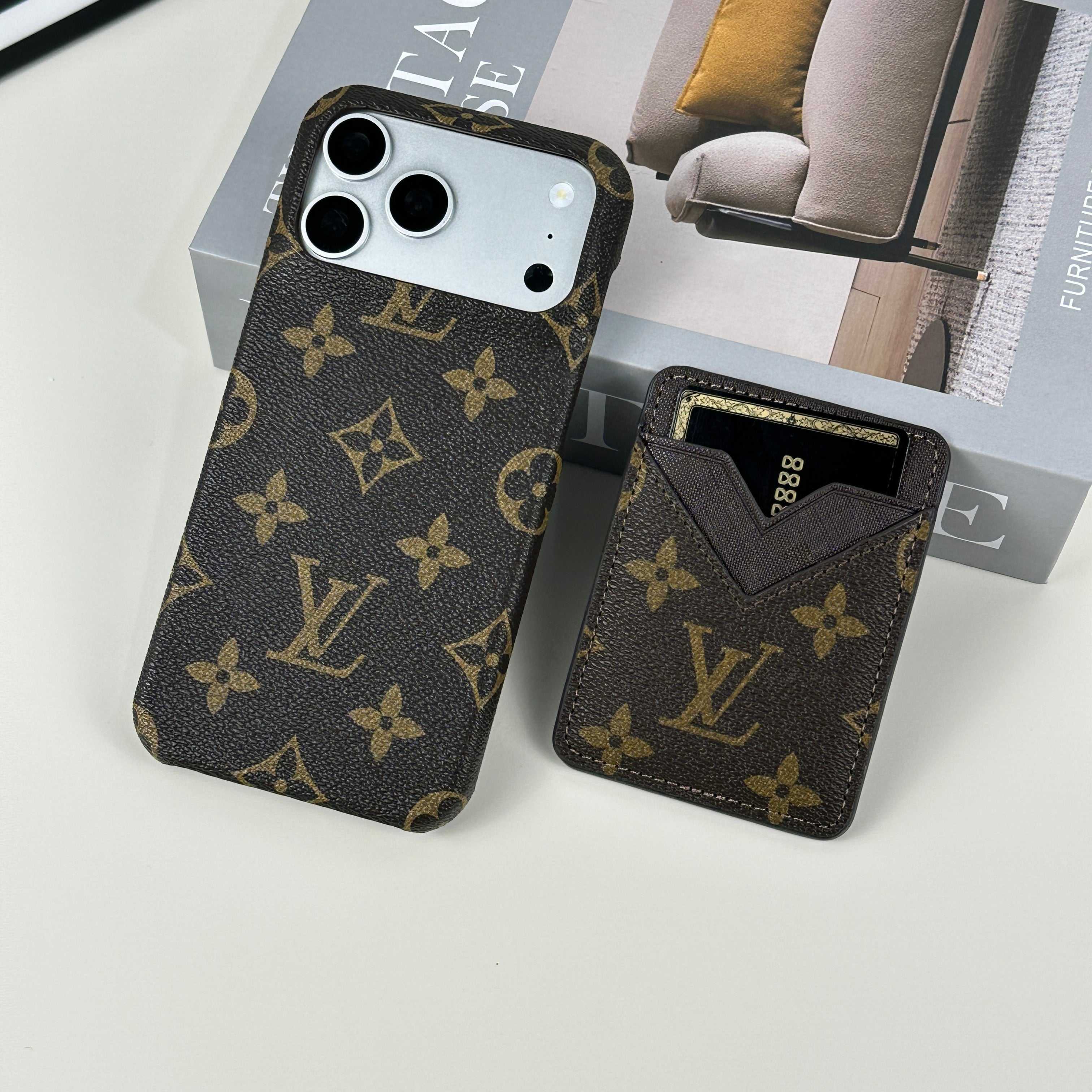 Monogram Classic Leather Magnetic Wallet Big Printing-RCLV049 - Runycase