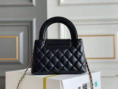 Mini sac noir matelassé à anse et chaîne 026