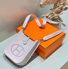 Sac bandoulière à détails découpés