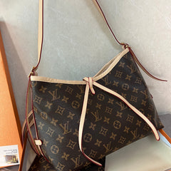 Sac bandoulière en ruban monogrammé